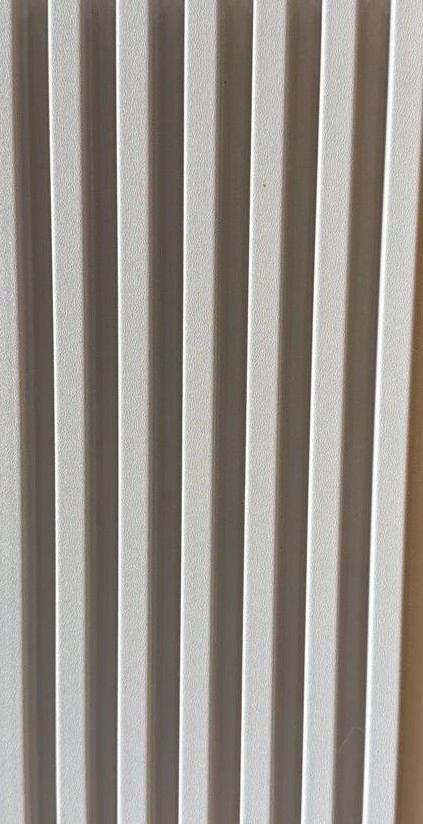 Bardage Mural PVC Slat Blanc Texturé — Slat Board KC-148-10 — Tasseaux muraux — Slat Board DECNO